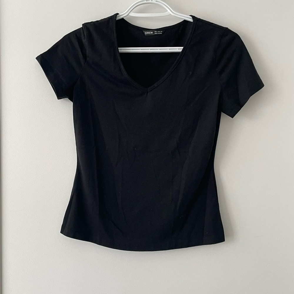 Black V Neck T Shirt - size US 4